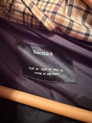 Anorak acolchado cuadros Bershka