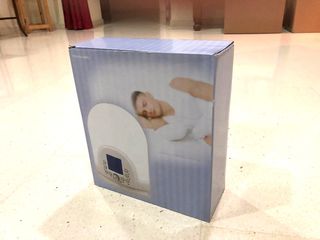 Radio-reloj despertador con luz diurna