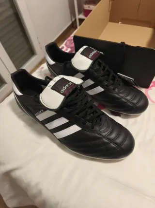 Botas de fútbol Adidas Negras número 46 2/3