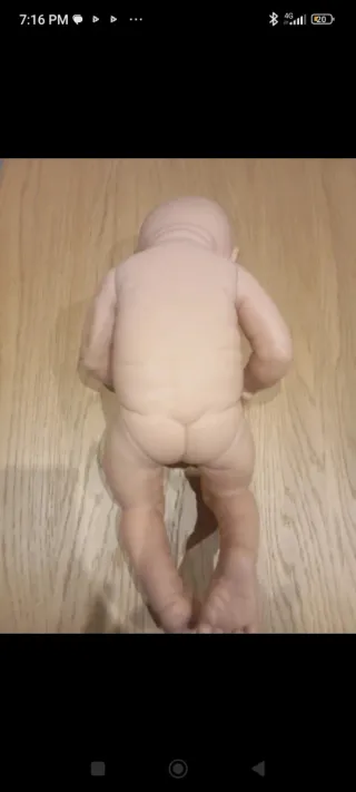 Muñeco bebé con traje azul