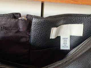 Falda polipiel negra