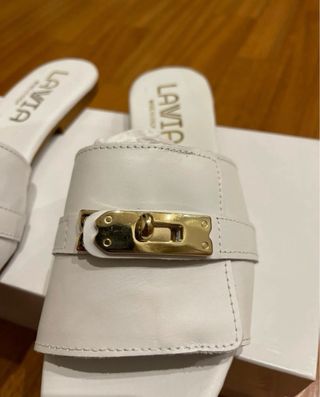 Ciabatte LAVIA bianche con fibbia dorata