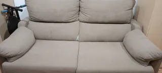 Sofá cama beige con colchón de 135*190. Sin usar.