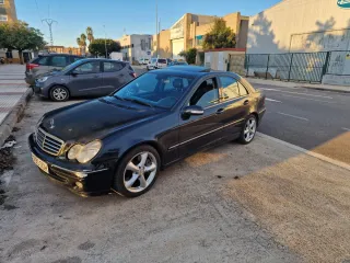 Mercedes-Benz Clase C 2004 LEER BIEN