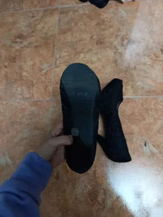 Tacones de aguja negros