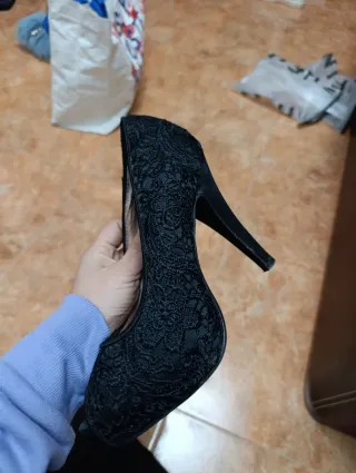 Tacones de aguja negros