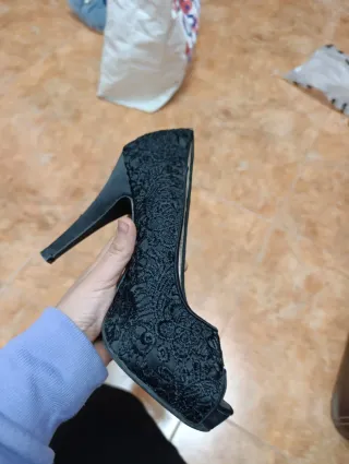 Tacones de aguja negros