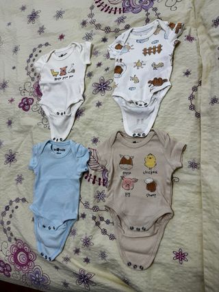 Lote 4 bodys de bebé de manga corta 1 mes