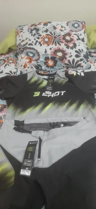 Traje Enduro Shot Negro y Gris