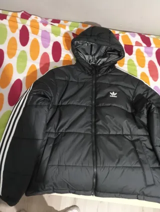 Chaqueta Adidas negra con capucha