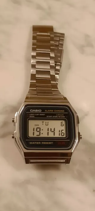 Reloj Casio A158WA Retro Dorado y Plateado