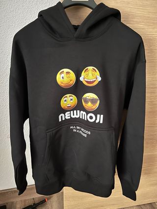 Sudadera Negra con Estampado Emoji