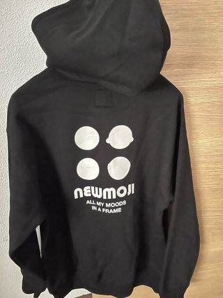Sudadera Negra con Estampado Emoji