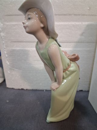 LLADRO PAMELA CURIOSA