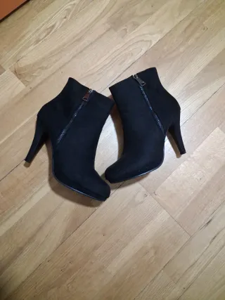 Botines tacón fino negros talla 40