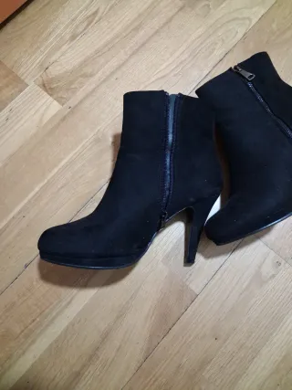 Botines tacón fino negros talla 40