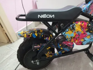 Moto eléctrica infantil NEON
