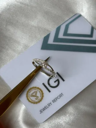 Anillo de Plata con Diamante Natural