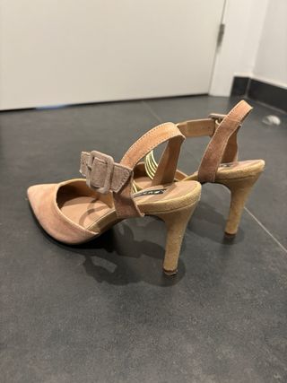 Sandalias de ante tacón dorado beige