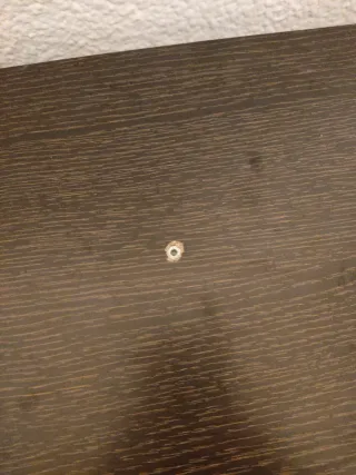 Estantería de madera marrón