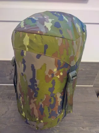 Saco de dormir militar.