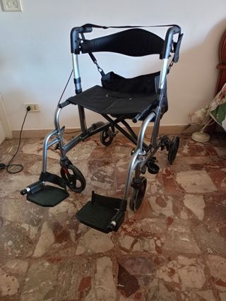 Deambulatore pieghevole con pedane