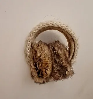 Orejeras para el  invierno color beige y marrón