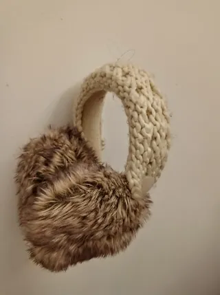 Orejeras para el  invierno color beige y marrón