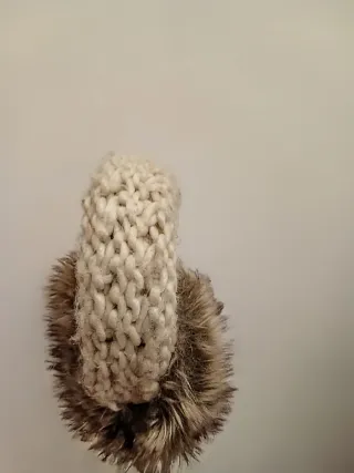 Orejeras para el  invierno color beige y marrón