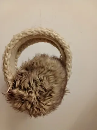 Orejeras para el  invierno color beige y marrón