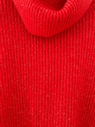 Jersey rojo cuello alto