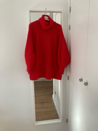 Jersey rojo cuello alto