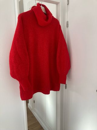 Jersey rojo cuello alto