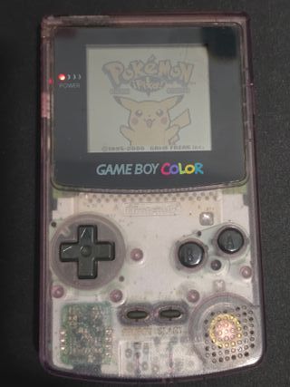 Game Boy Color + Pokémon Oro y Amarillo