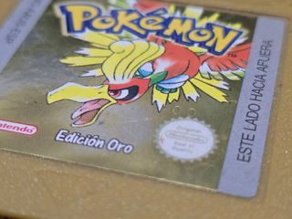 Game Boy Color + Pokémon Oro y Amarillo