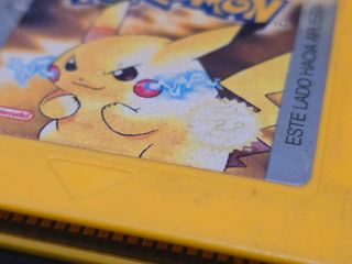Game Boy Color + Pokémon Oro y Amarillo