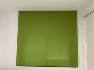 Estor enrollable translúcido verde 170 x 235 cm.