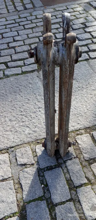 Radiador antiguo de 4 módulos labrado