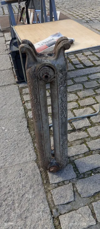 Radiador antiguo de 4 módulos labrado