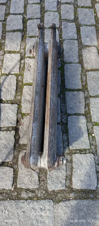 Radiador antiguo de 4 módulos labrado