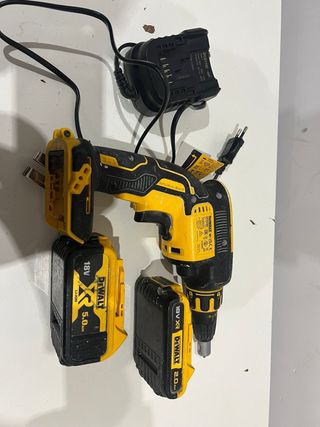 Tornillador DeWalt + Cargador + 2 Baterías