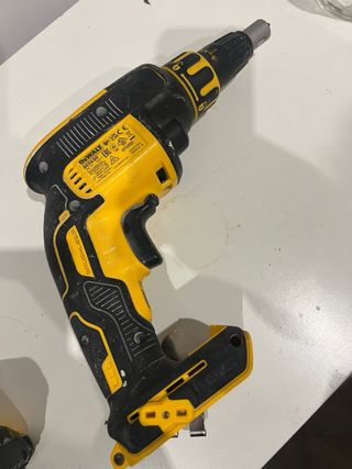 Tornillador DeWalt + Cargador + 2 Baterías