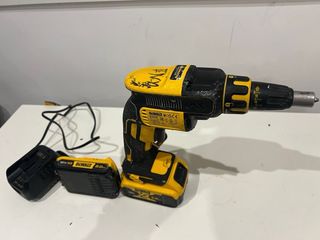 Tornillador DeWalt + Cargador + 2 Baterías