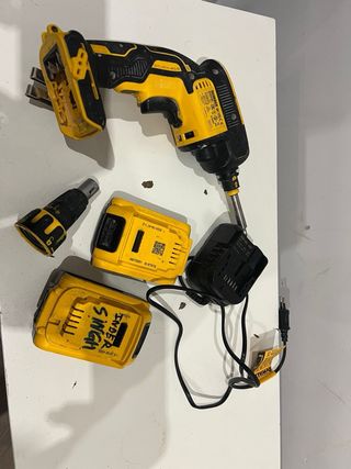 Tornillador DeWalt + Cargador + 2 Baterías