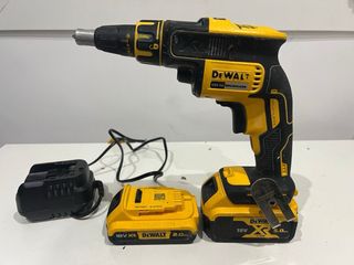 Tornillador DeWalt + Cargador + 2 Baterías