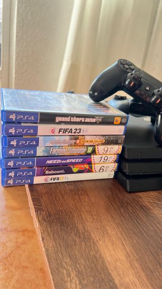 PS4 Pro Negra + 4 Mandos + Juegos