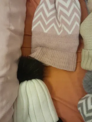 Gorros de lana con pompón