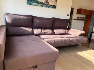 Divano + Chaise Longue con tessuto AquaClean e panche.