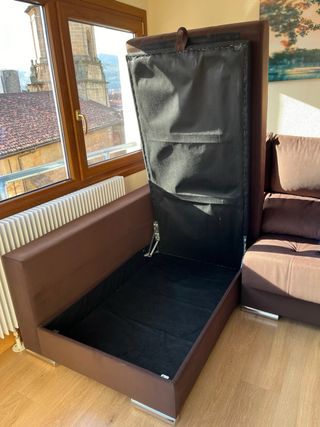 Divano + Chaise Longue con tessuto AquaClean e panche.