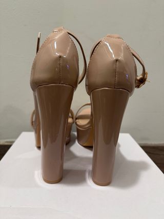 Sandalias Beige Tacón Grueso Plataforma